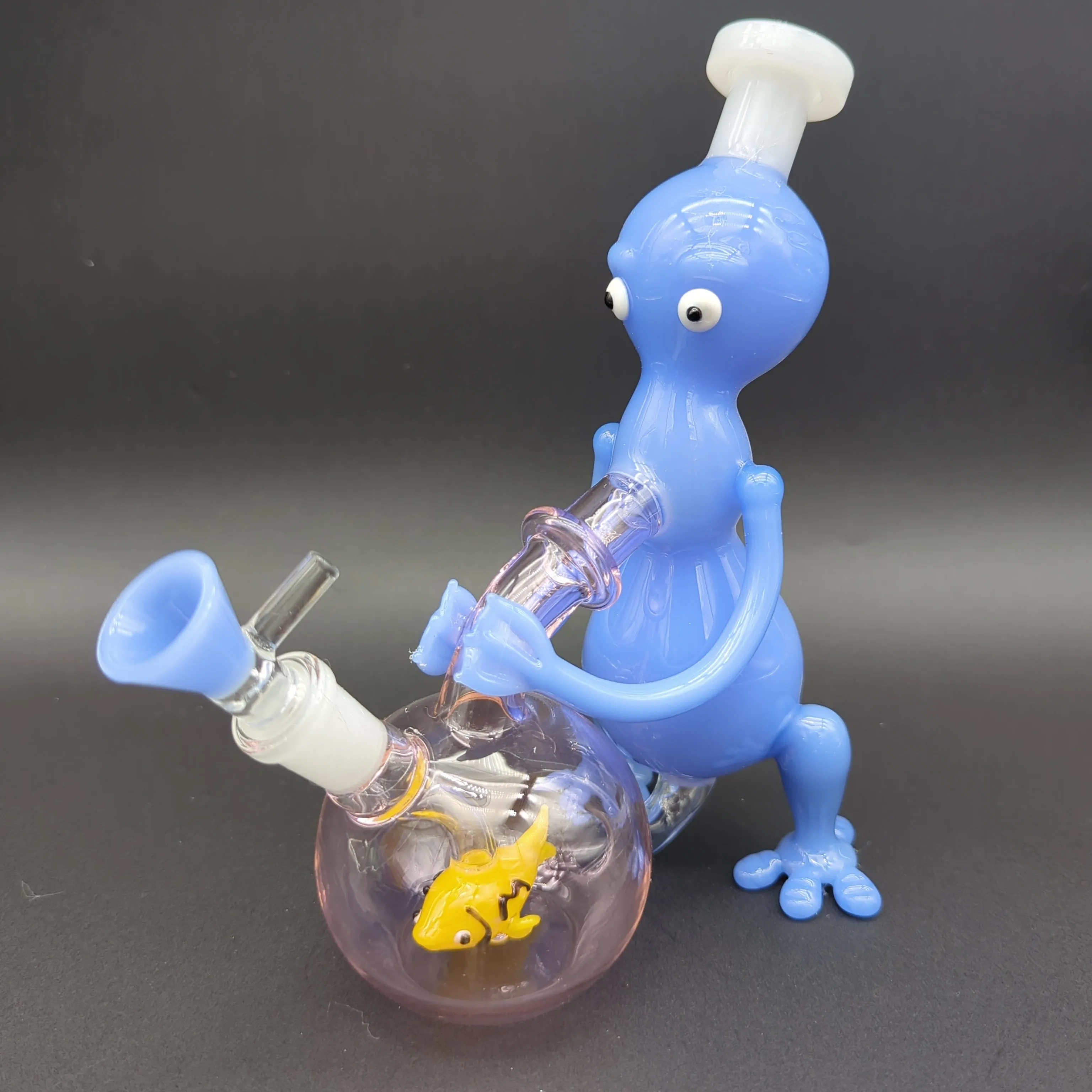 Alien Smoking a Goldfish 9 Recycler Bong