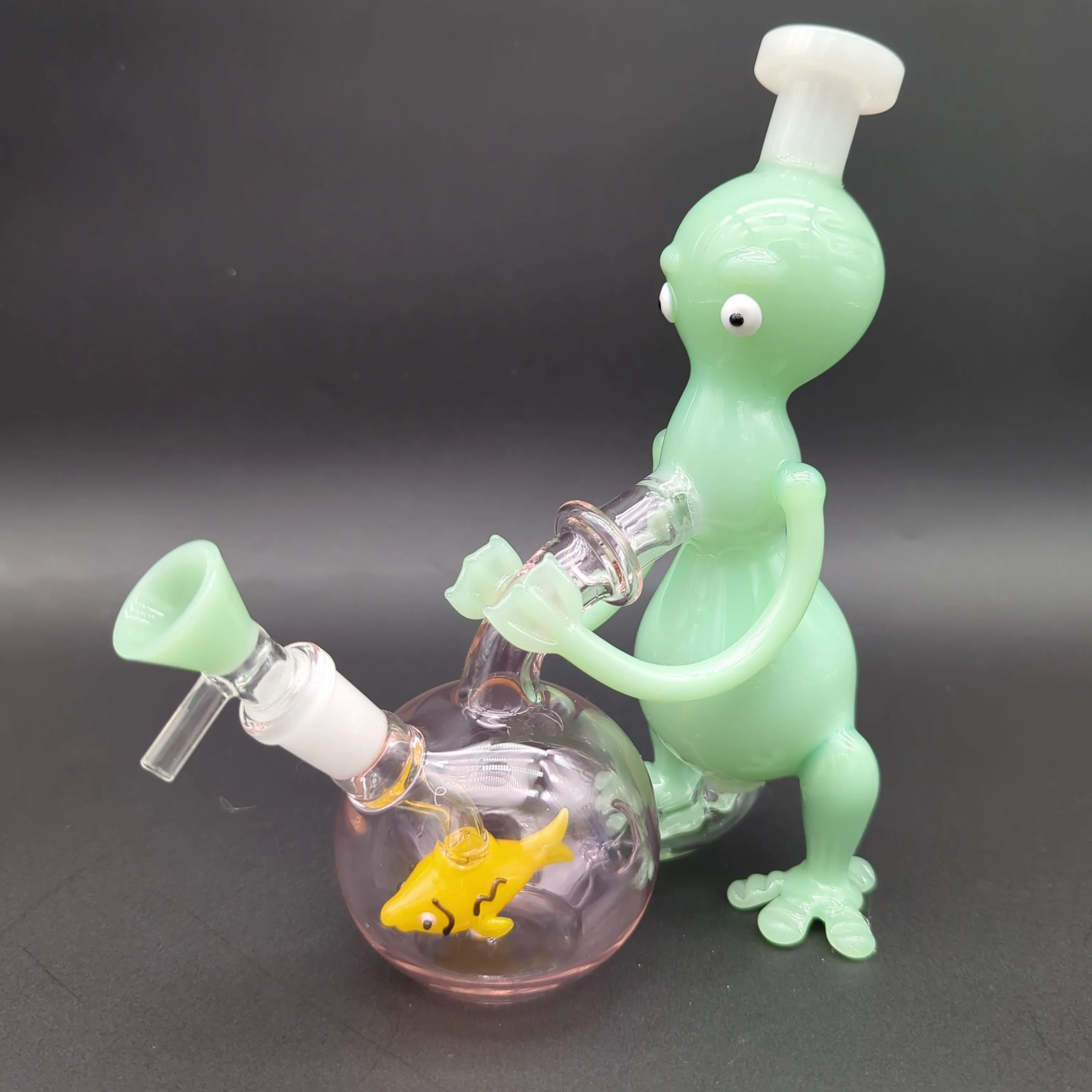 Alien Smoking a Goldfish 9 Recycler Bong