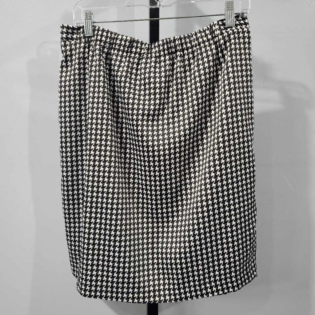 Chaus Skirt Medium