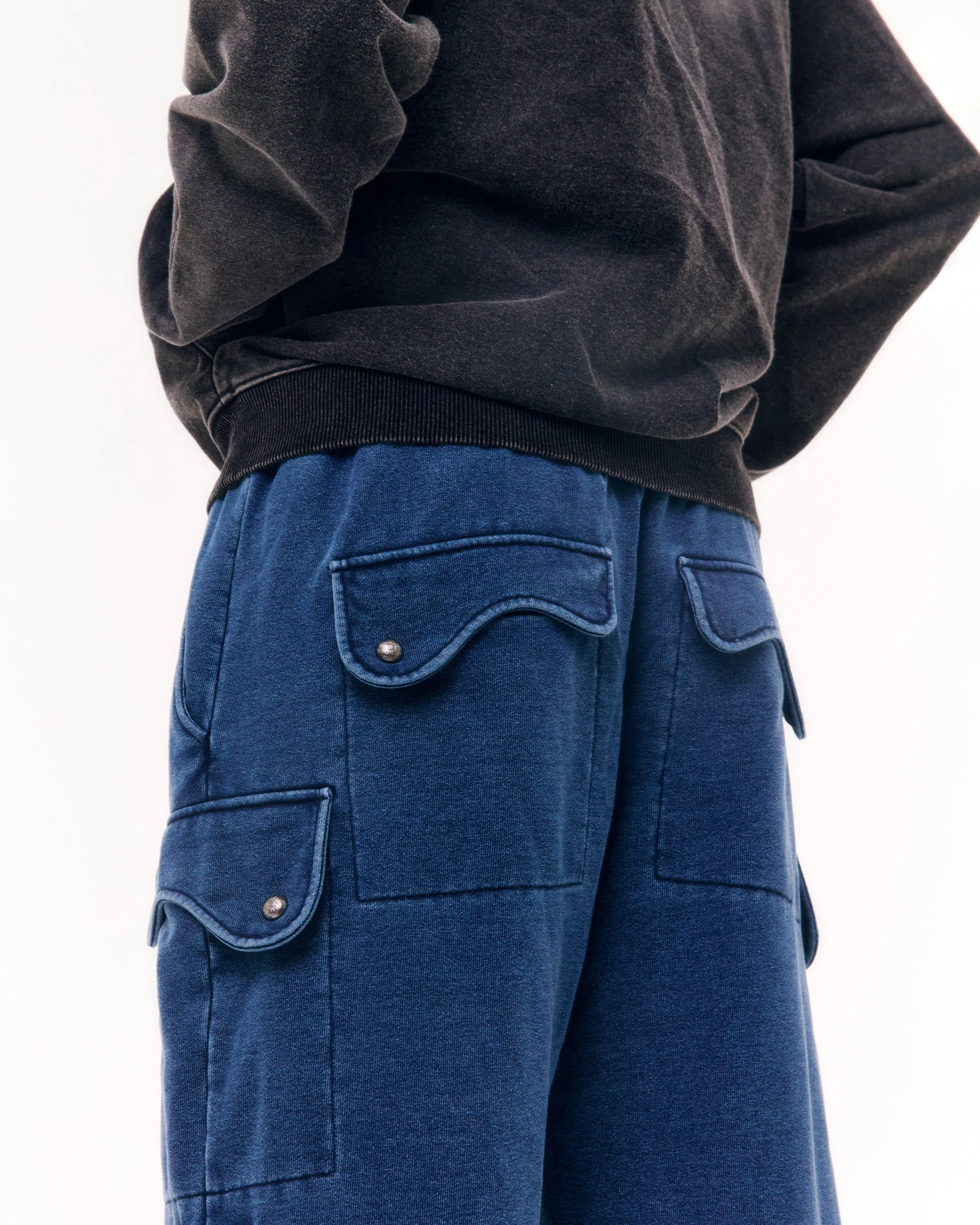 INDIGO WASH CARGO SWEATPANTS