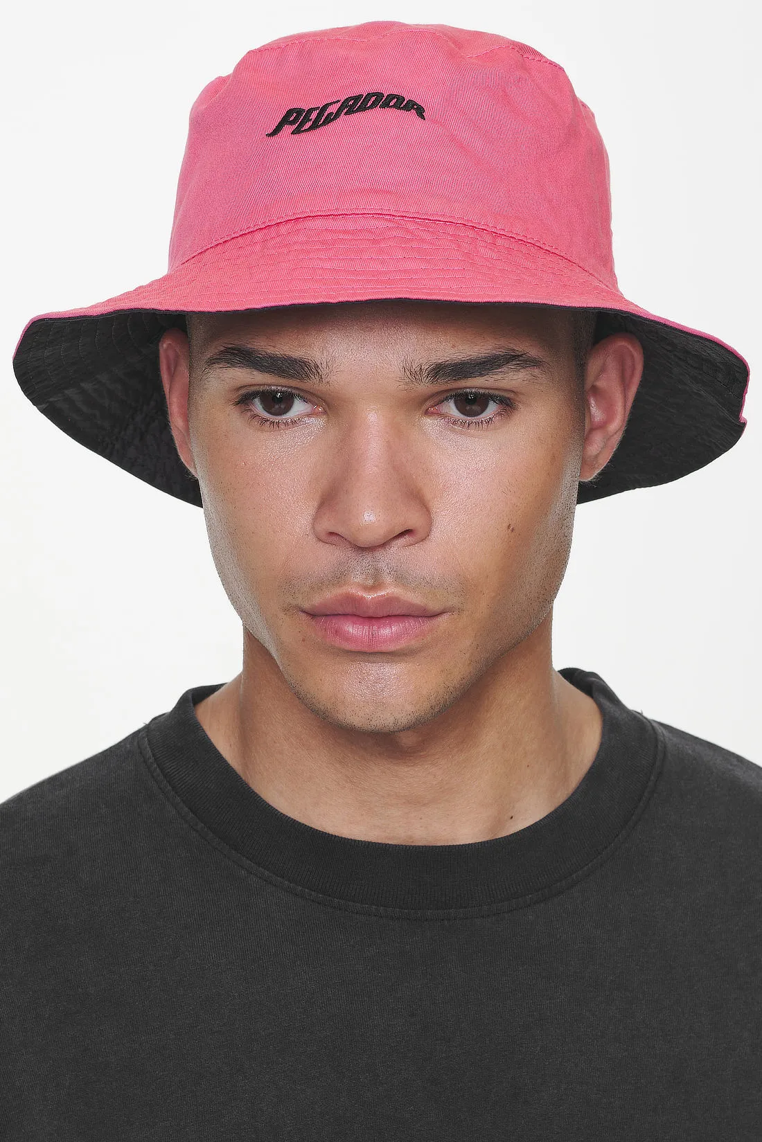 Juan Reversible Bucket Hat Black Strawberry