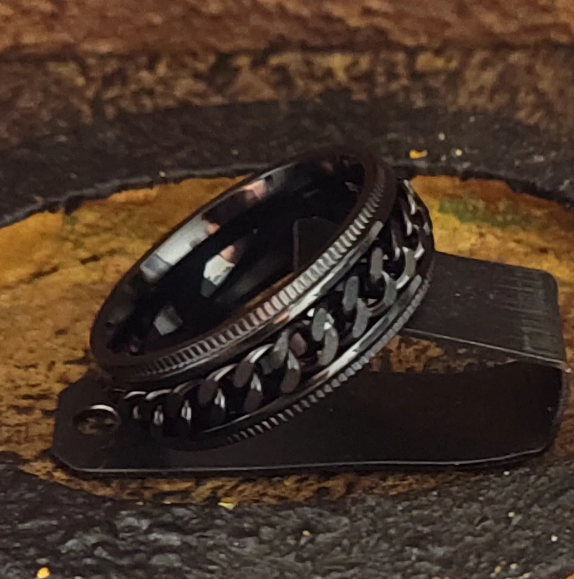 Personalized Men's Black Chain Spinner Wedding Ring - Engraved Handwriting Ring