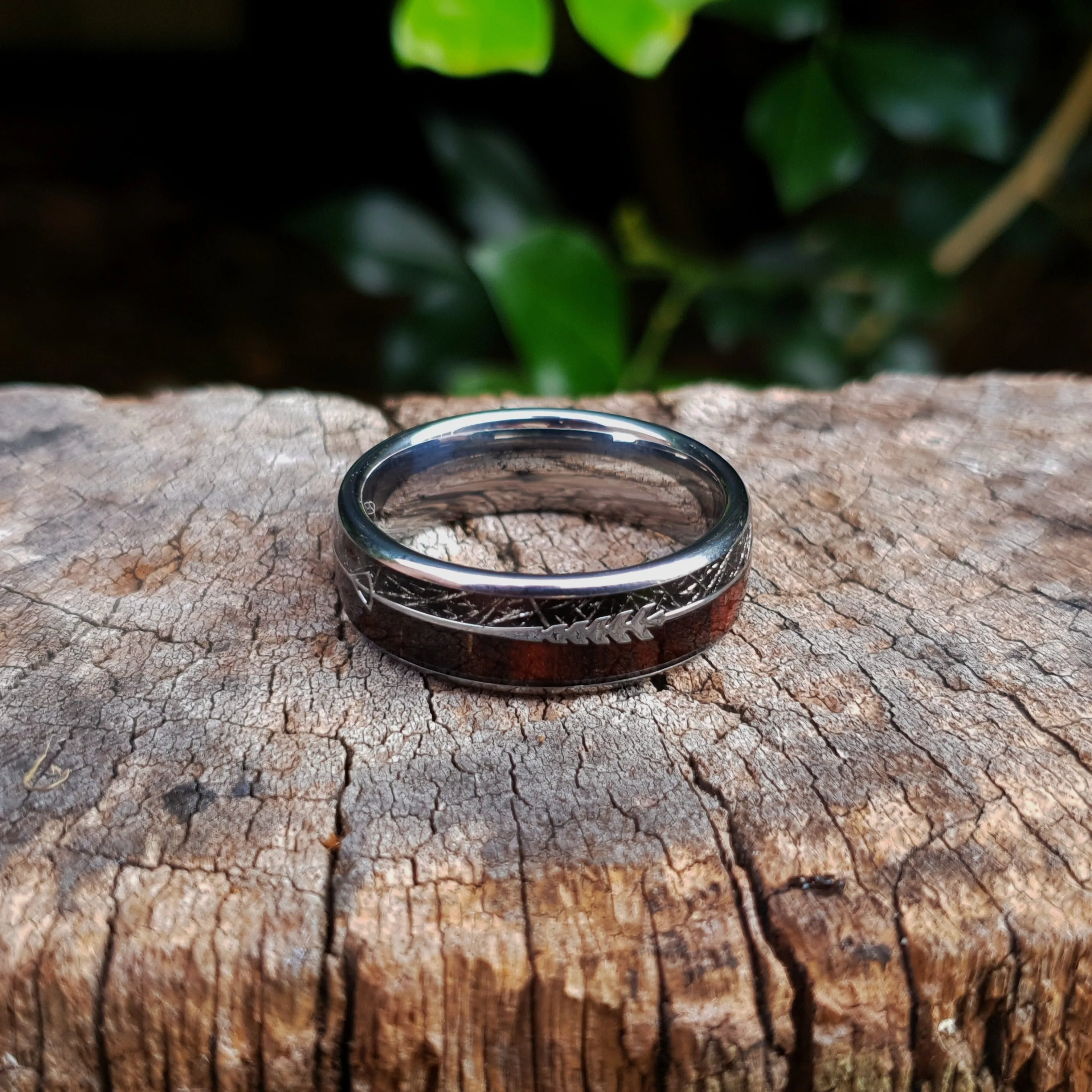 Silver Tungsten Arrow Ring with Koa Wood & Black Meteorite inlay (8mm)