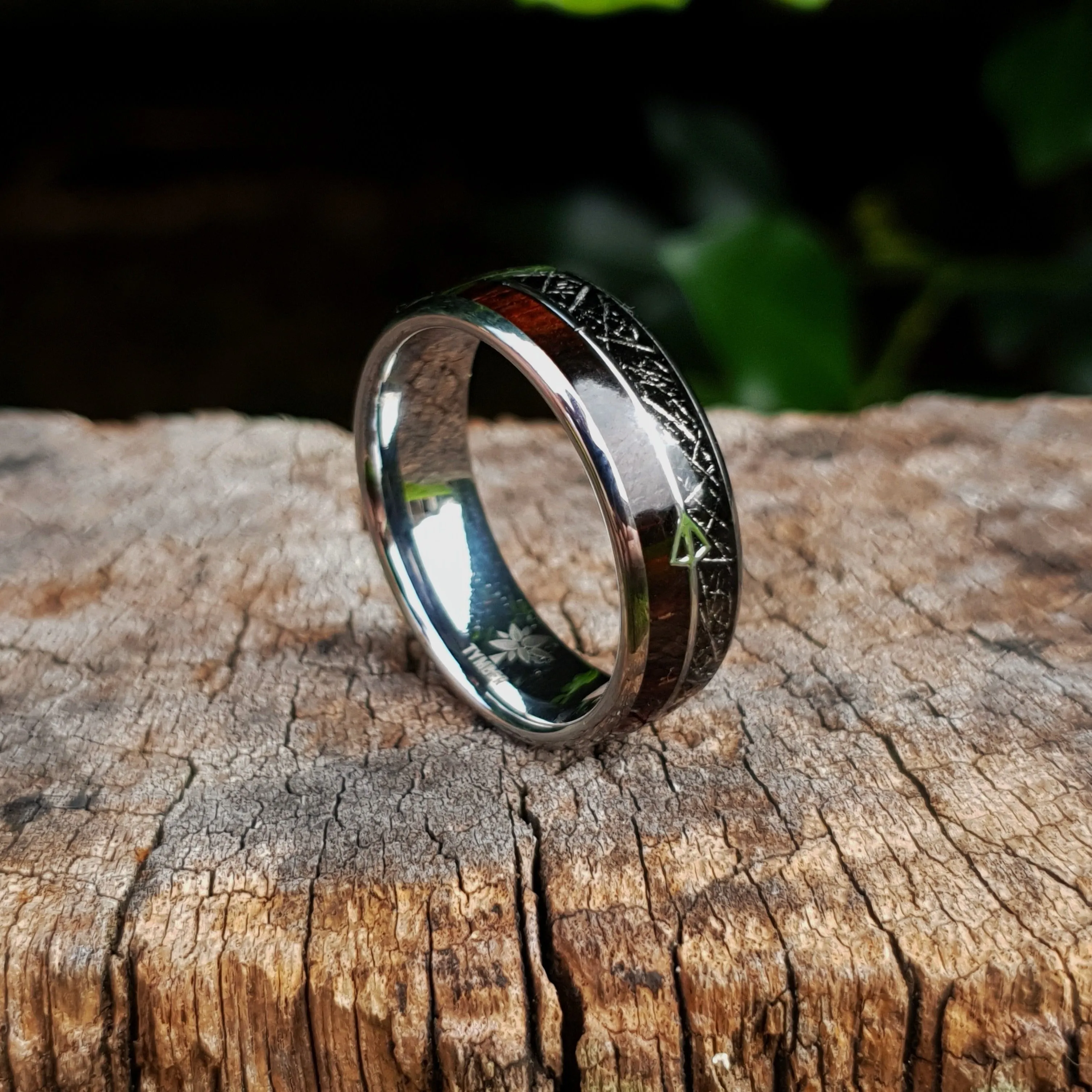 Silver Tungsten Arrow Ring with Koa Wood & Black Meteorite inlay (8mm)