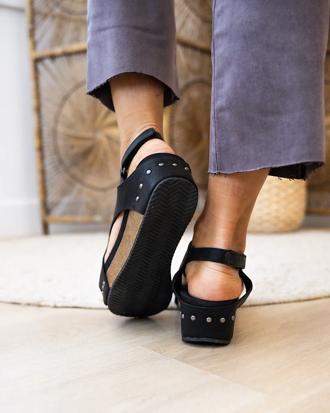 Very G Rein Wedge Sandals - Black